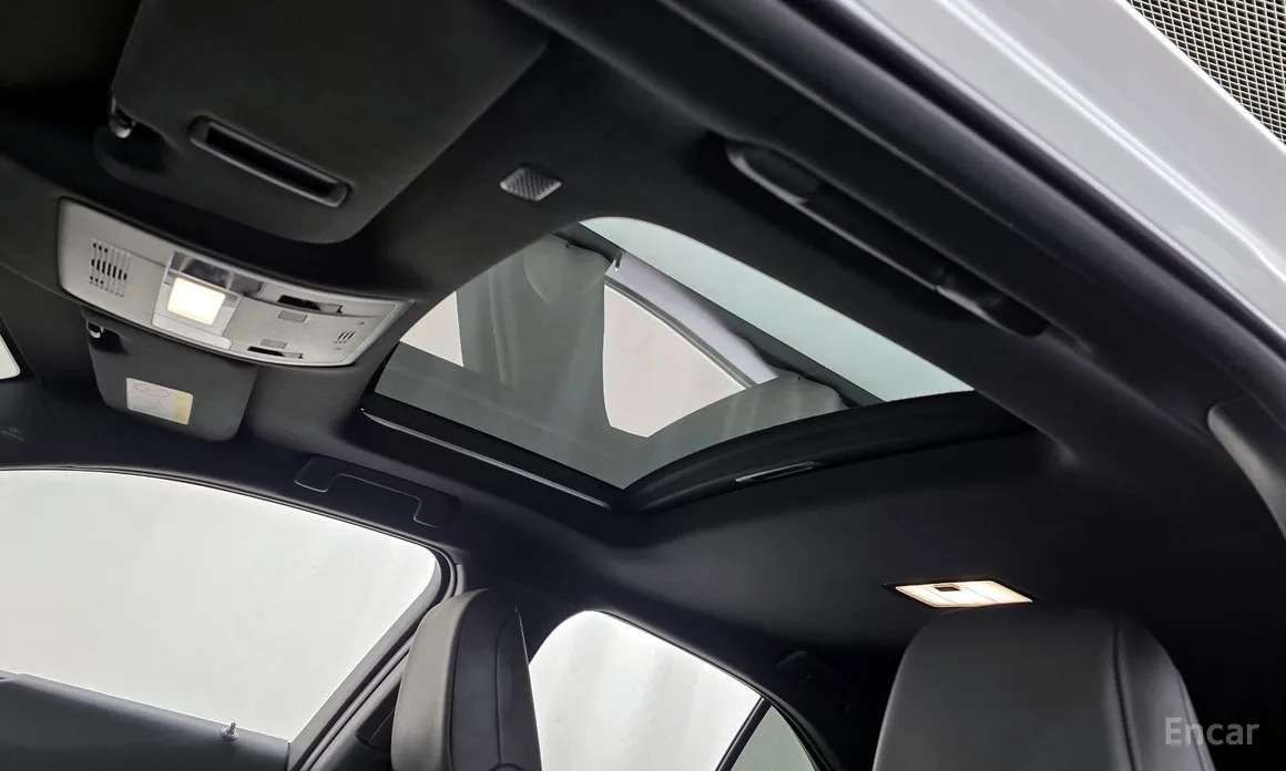 Фото 18 - Lexus UX