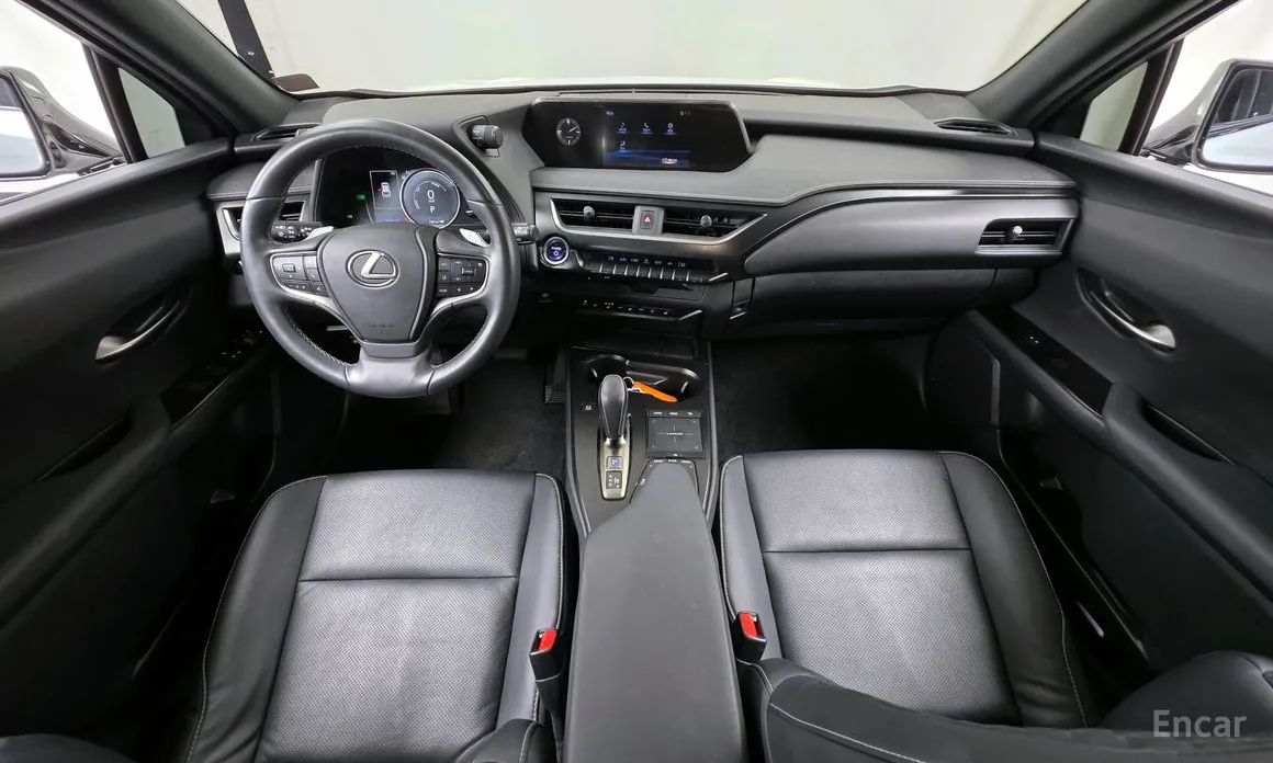 Фото 7 - Lexus UX