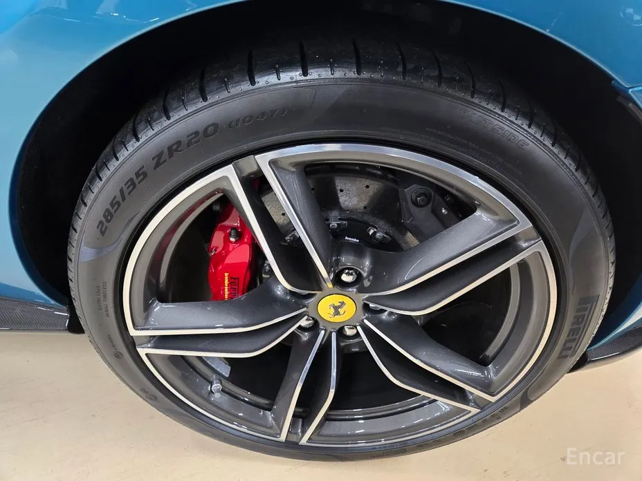 Фото 10 - Ferrari Roma