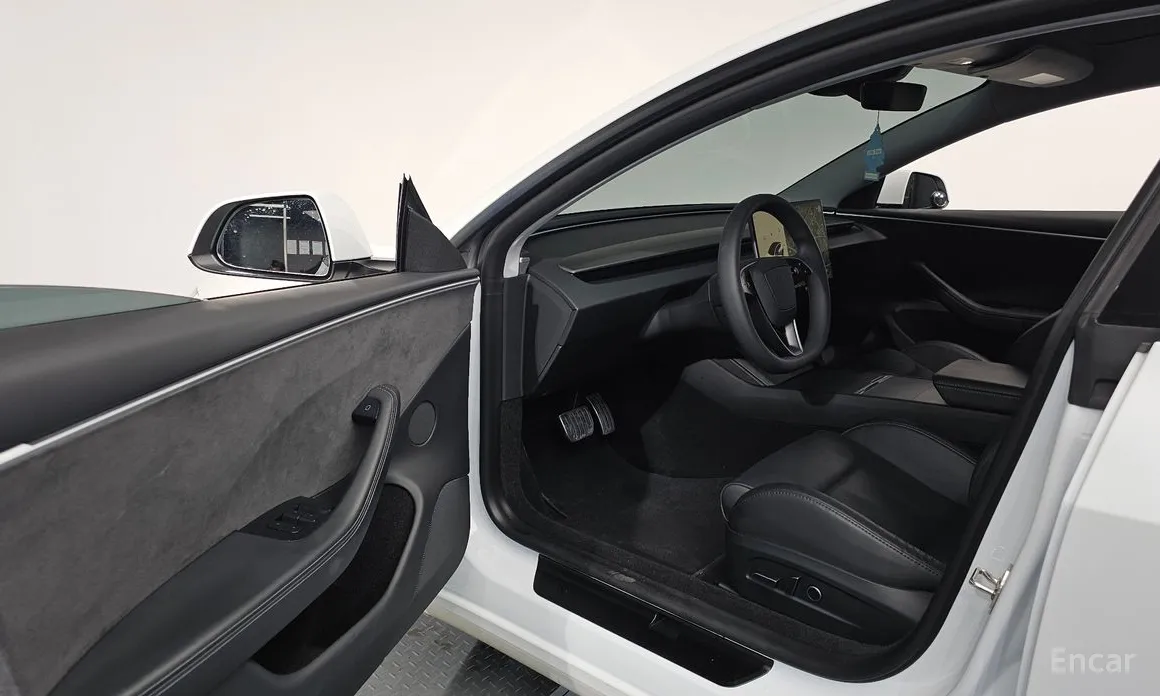 Фото 10 - Tesla Model 3