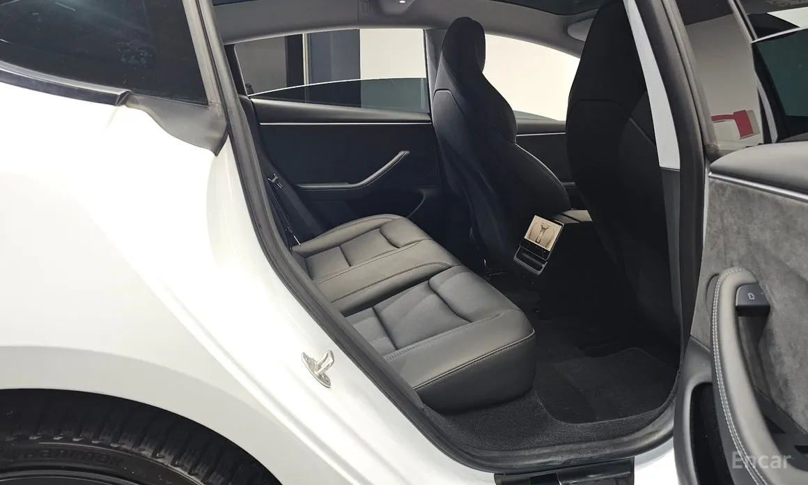 Фото 12 - Tesla Model 3