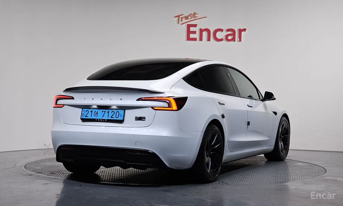 Фото 2 - Tesla Model 3