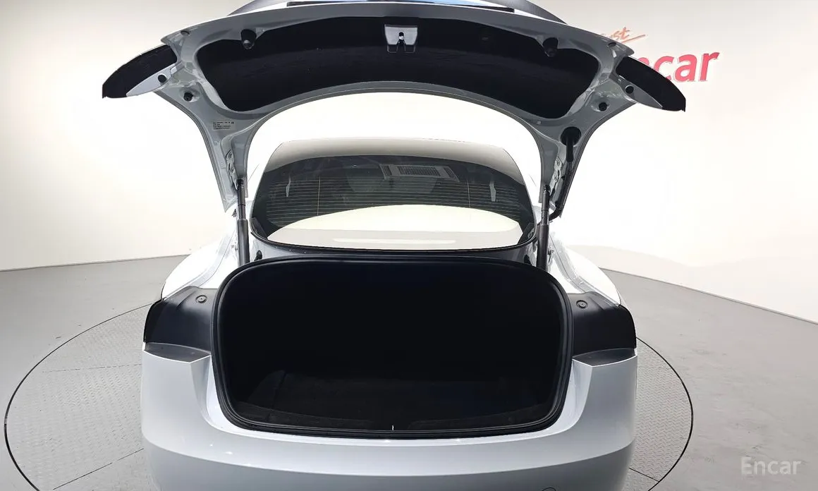 Фото 20 - Tesla Model 3