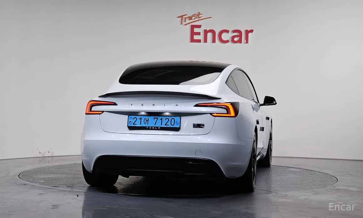 Фото 4 - Tesla Model 3