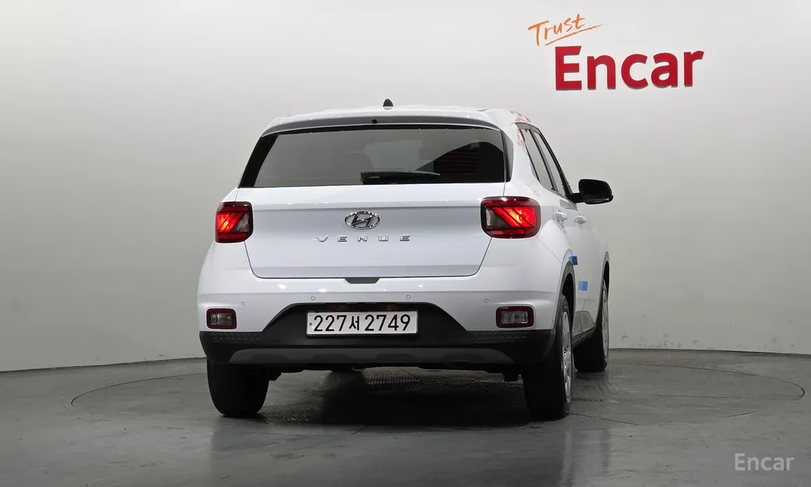 Фото 4 - Hyundai Venue