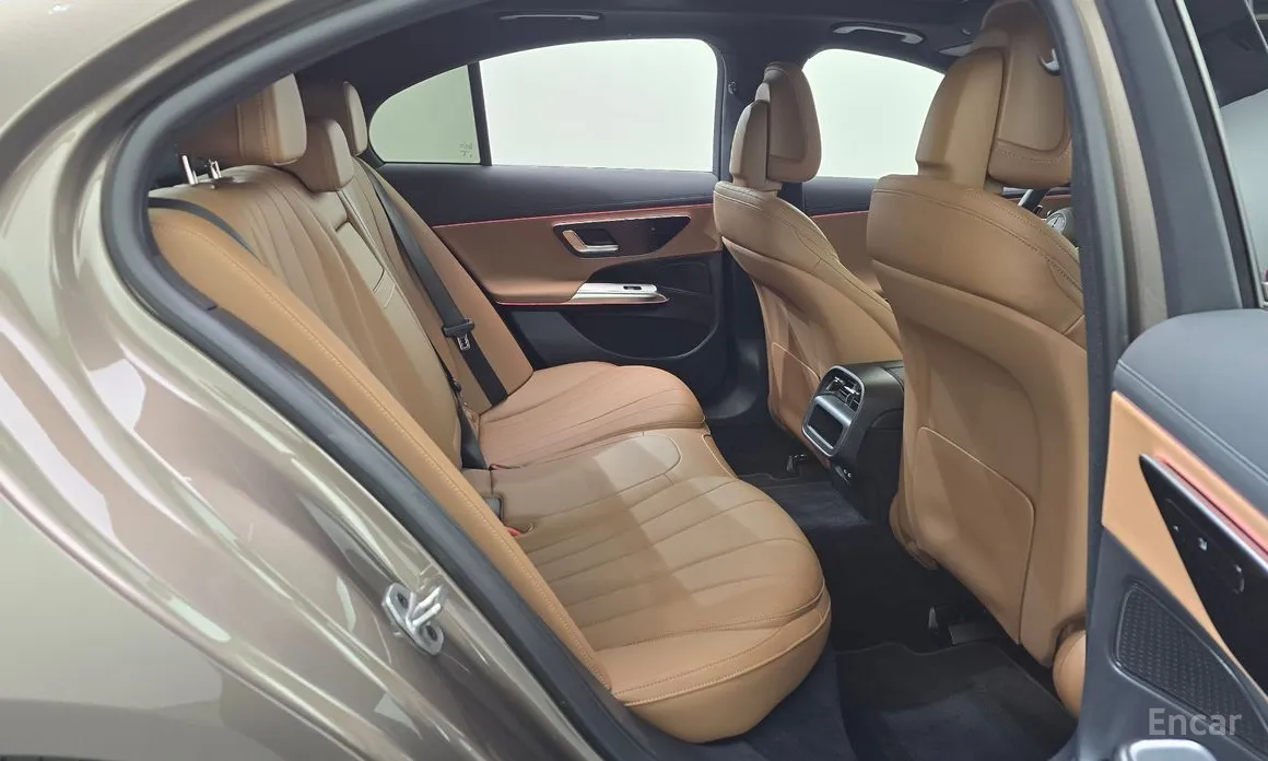 Фото 12 - Mercedes-Benz E-Class