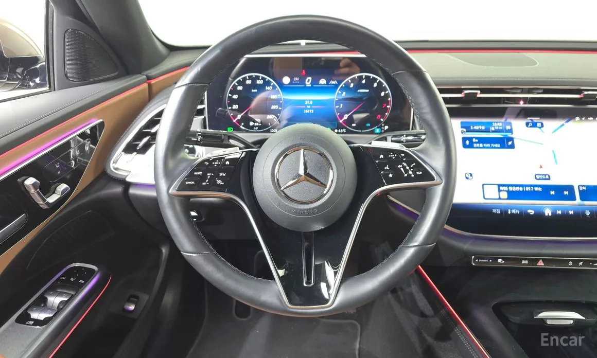 Фото 13 - Mercedes-Benz E-Class