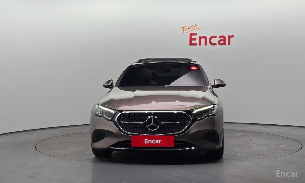 Фото 3 - Mercedes-Benz E-Class