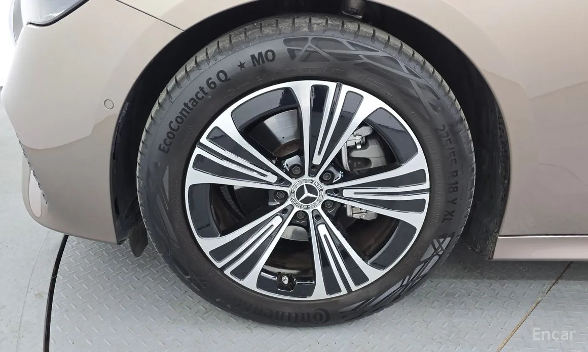 Фото 5 - Mercedes-Benz E-Class