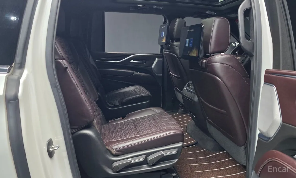 Фото 12 - Cadillac Escalade