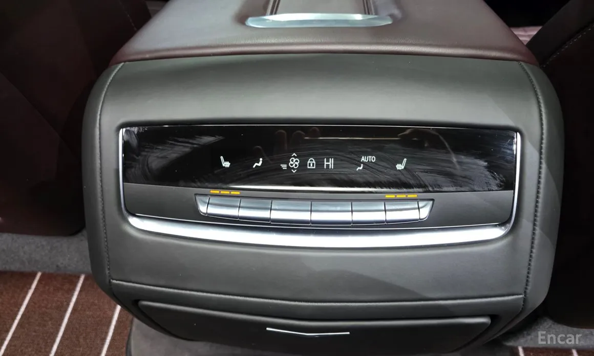 Фото 19 - Cadillac Escalade