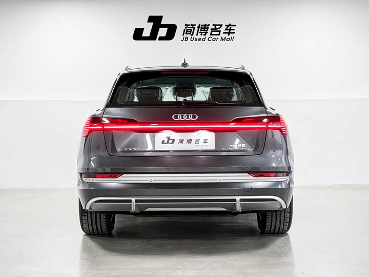 Фото 3 - Audi e-tron