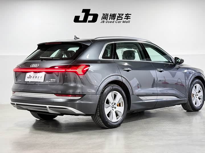 Фото 7 - Audi e-tron