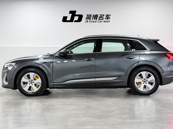 Фото 8 - Audi e-tron