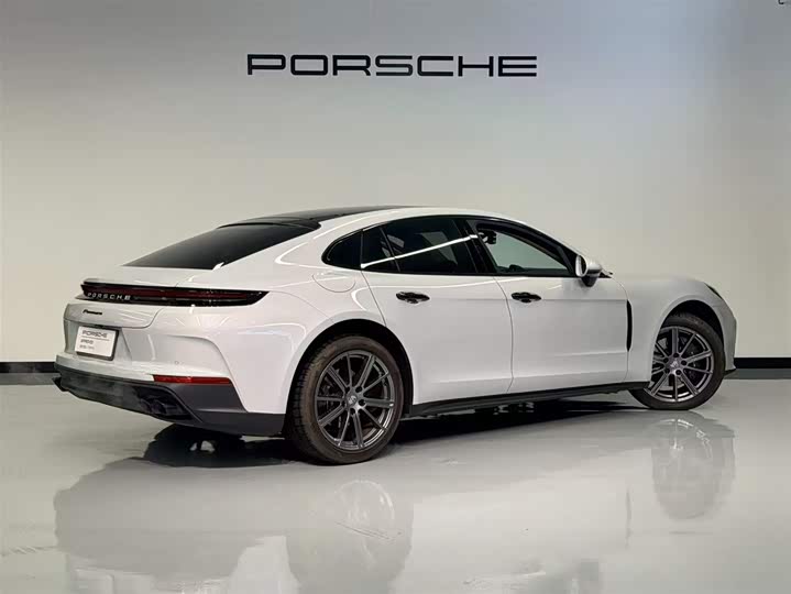 Фото 7 - Porsche Panamera