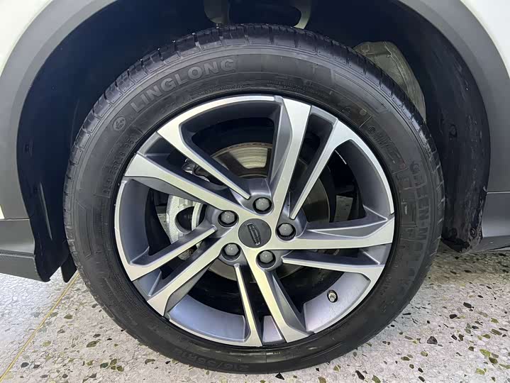 Фото 4 - Geely Coolray