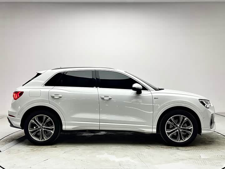 Фото 4 - Audi Q3