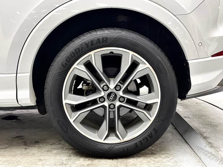 Фото 6 - Audi Q3