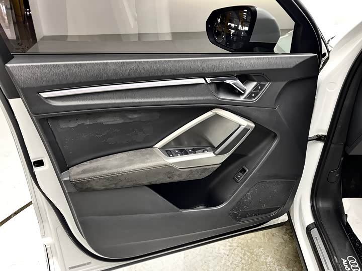 Фото 8 - Audi Q3