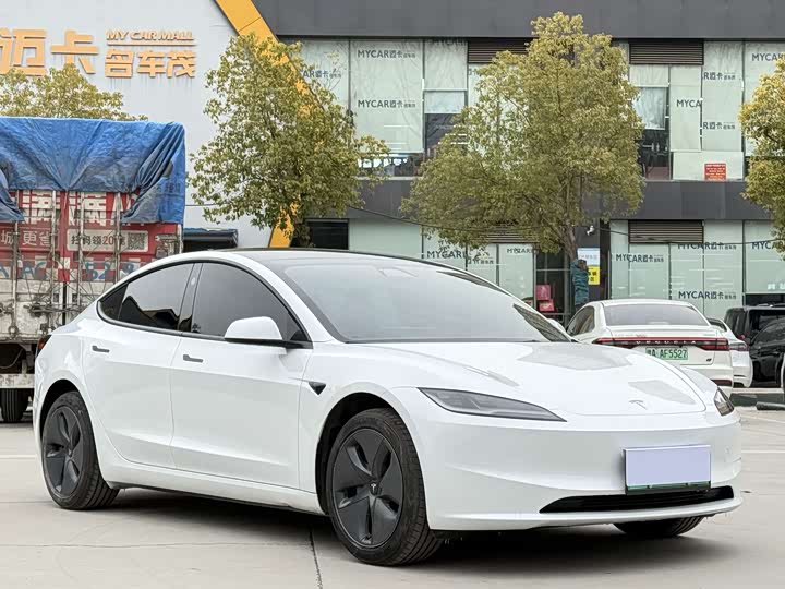 Фото 3 - Tesla Model 3