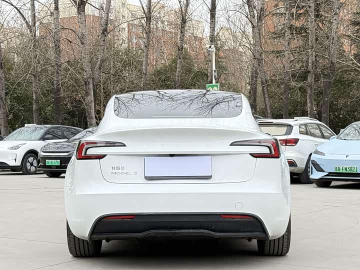 Фото 8 - Tesla Model 3