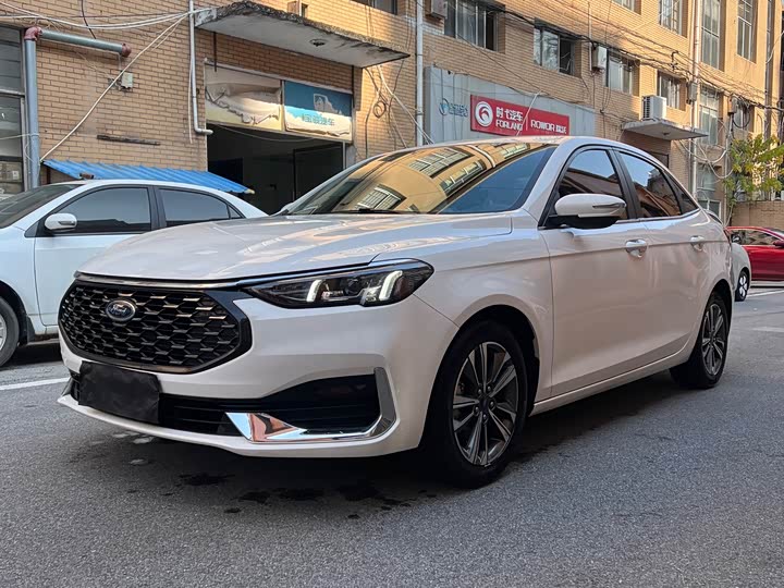 Фото 1 - Ford Escort