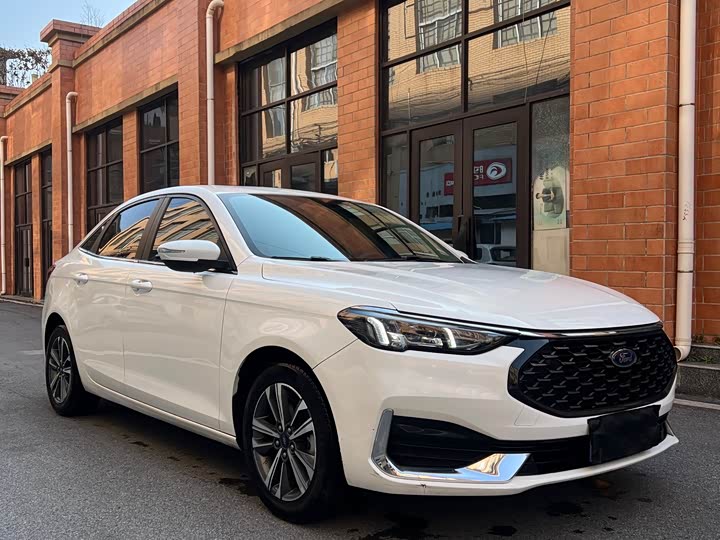 Фото 2 - Ford Escort