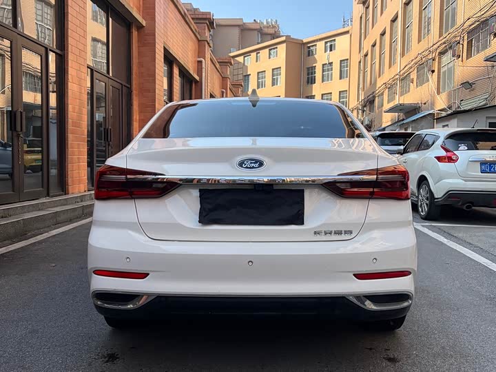 Фото 5 - Ford Escort