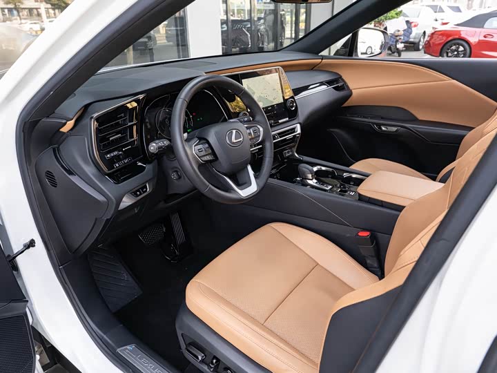 Фото 9 - Lexus RX