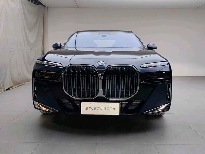 Фото 2 - BMW 7 Series