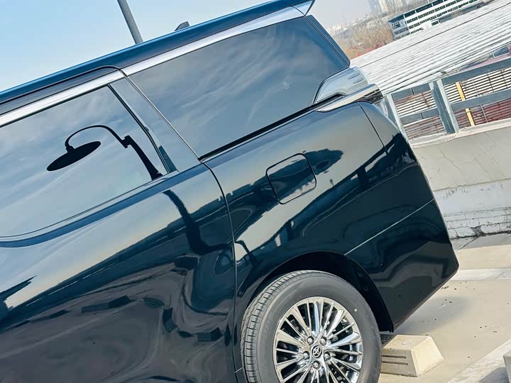 Фото 9 - Toyota Vellfire