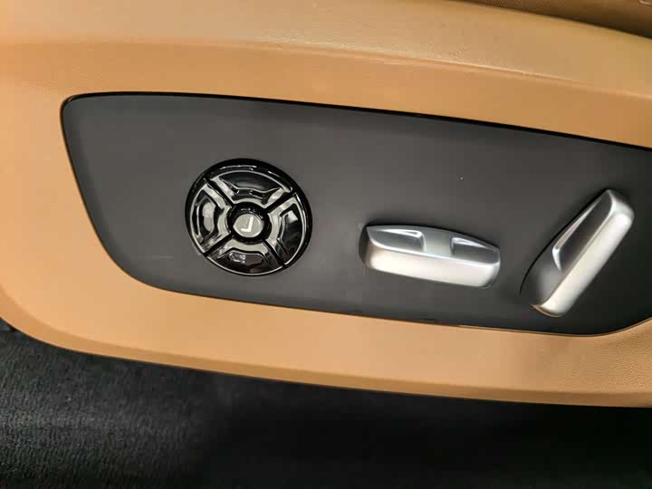 Фото 8 - LiXiang One