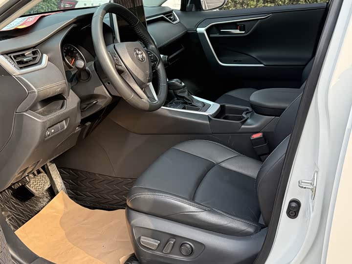 Фото 6 - Toyota Wildlander