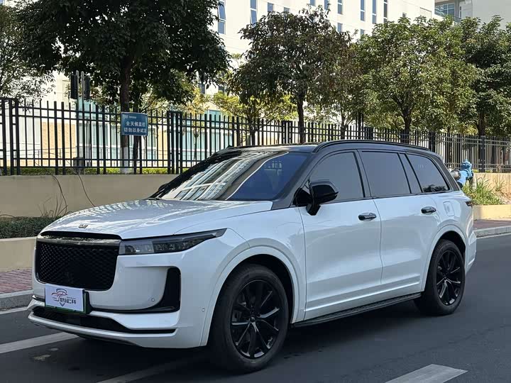 Фото 1 - LiXiang One