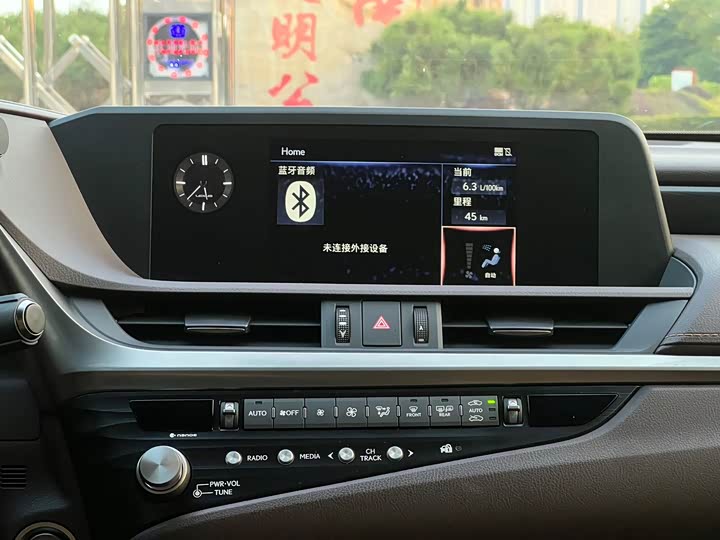 Фото 8 - Lexus ES