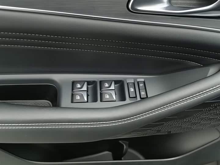 Фото 9 - Changan UNI-K Hybrid