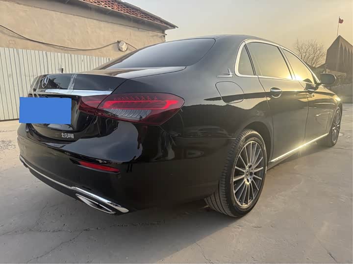 Photo 5 - Mercedes-Benz E-Class