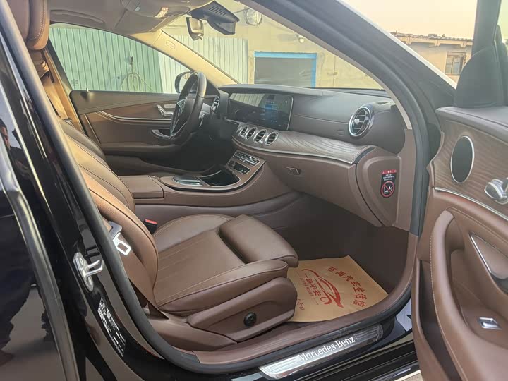 Photo 6 - Mercedes-Benz E-Class