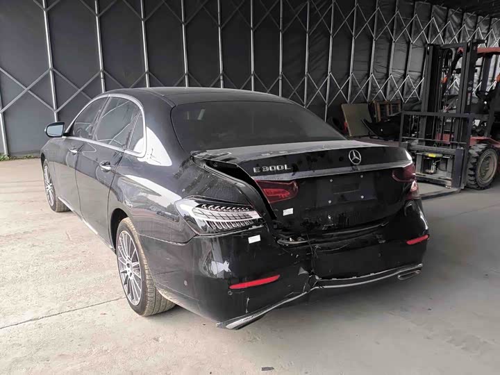 Photo 9 - Mercedes-Benz E-Class