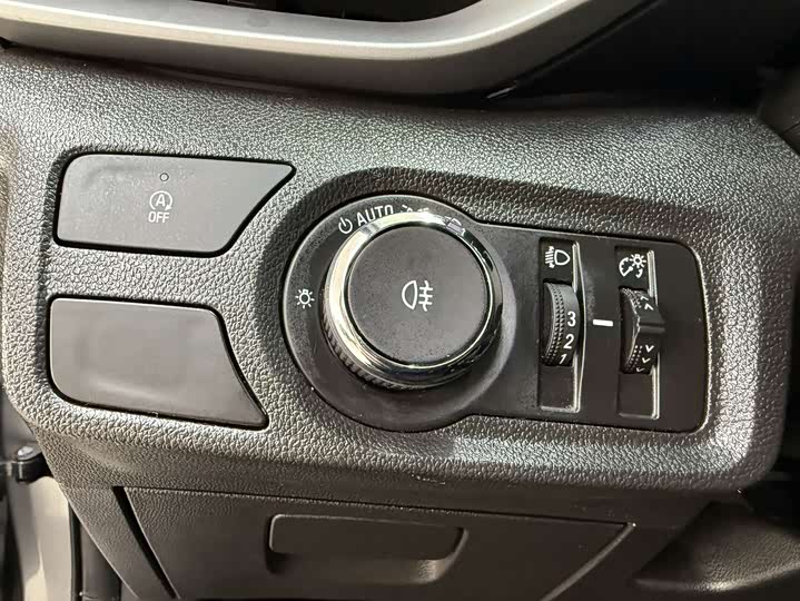 Фото 9 - Chevrolet Orlando