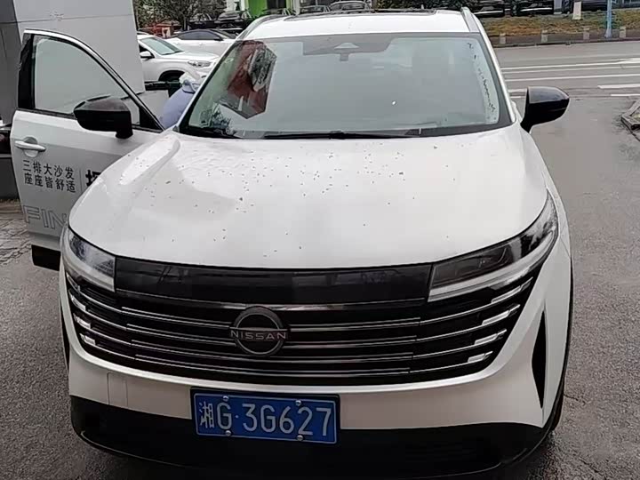 Фото 7 - Nissan Pathfinder