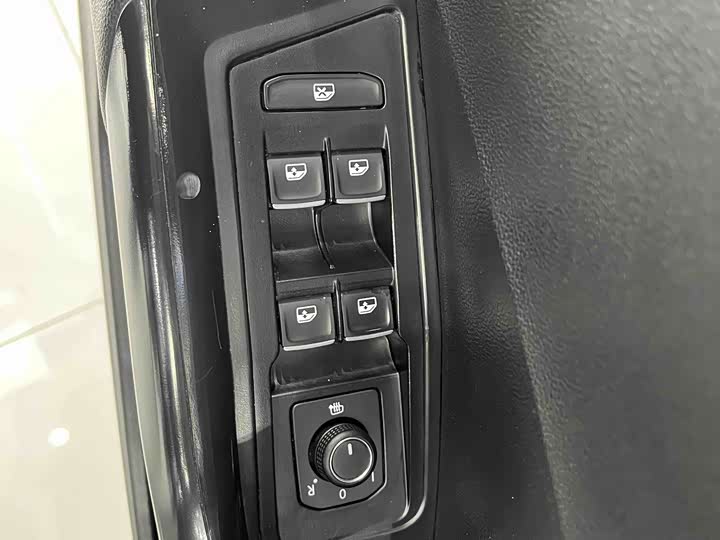 Фото 7 - Volkswagen T-Roc