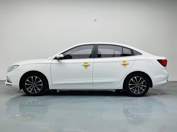 Фото 7 - Roewe i5