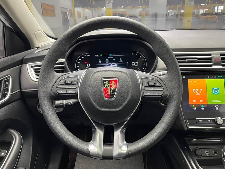 Фото 9 - Roewe i5