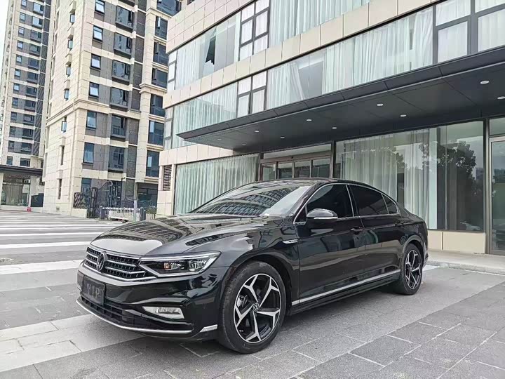 Фото 1 - Volkswagen Magotan