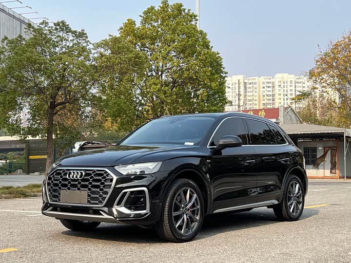 Фото 1 - Audi Q5L