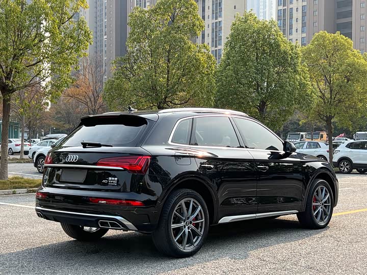 Фото 4 - Audi Q5L