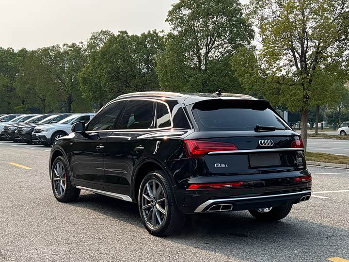 Фото 6 - Audi Q5L