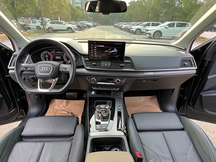 Фото 9 - Audi Q5L