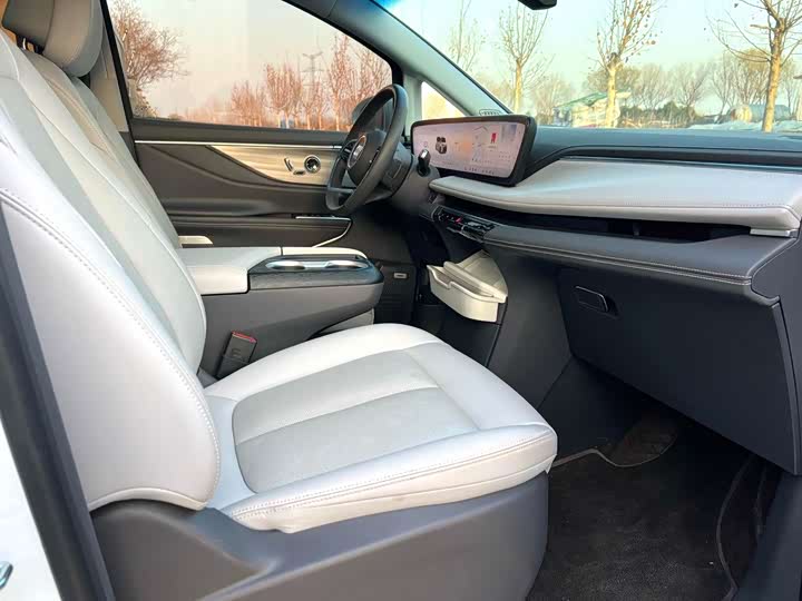 Фото 7 - Buick GL8 ES